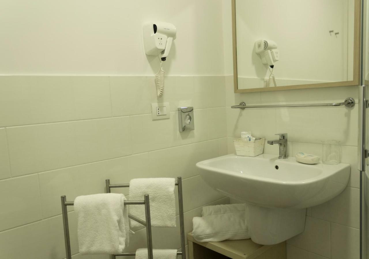 Rooms Stazione Centrale Napoli Exterior foto